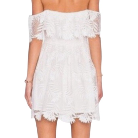 Lovers + Friends White Off-Shoulder Flutter Sleeve Sundress. C36 - Picture 3 of 16